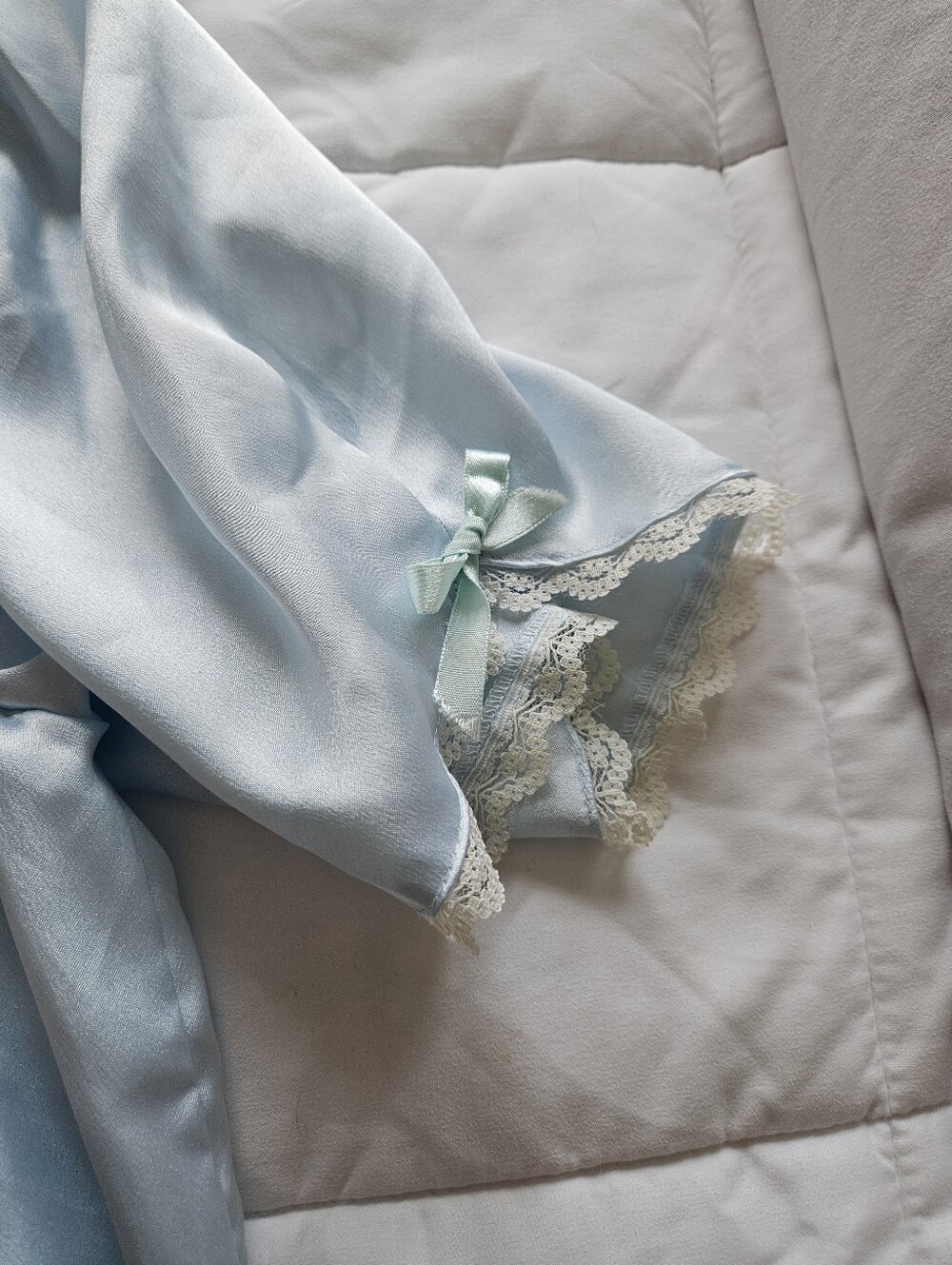 Vintage Barbizon Satiny Robe - Picture 4 of 9